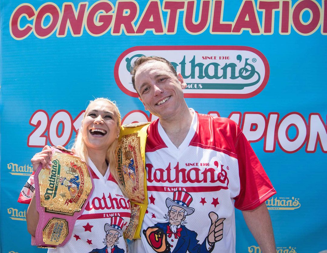 Coney Island golosa: il Campionato dei mangiatori di hot dogs