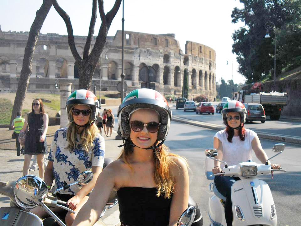 L’Italia in Vespa: i divertenti tour sulle mitiche due ruote