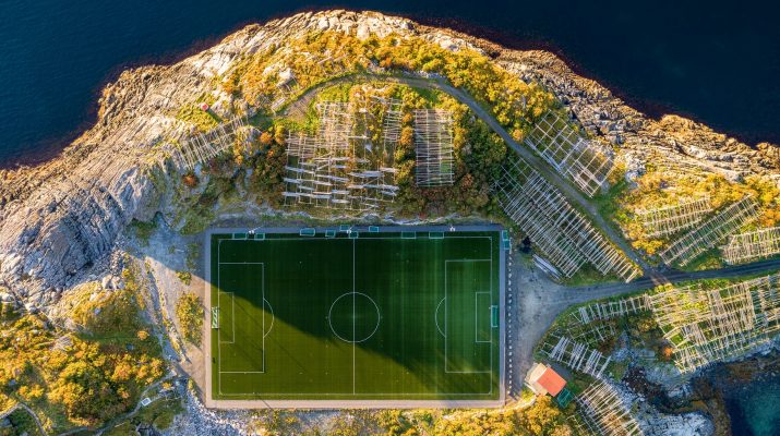 Foto I 14 campi da calcio più estremi e incredibili del mondo