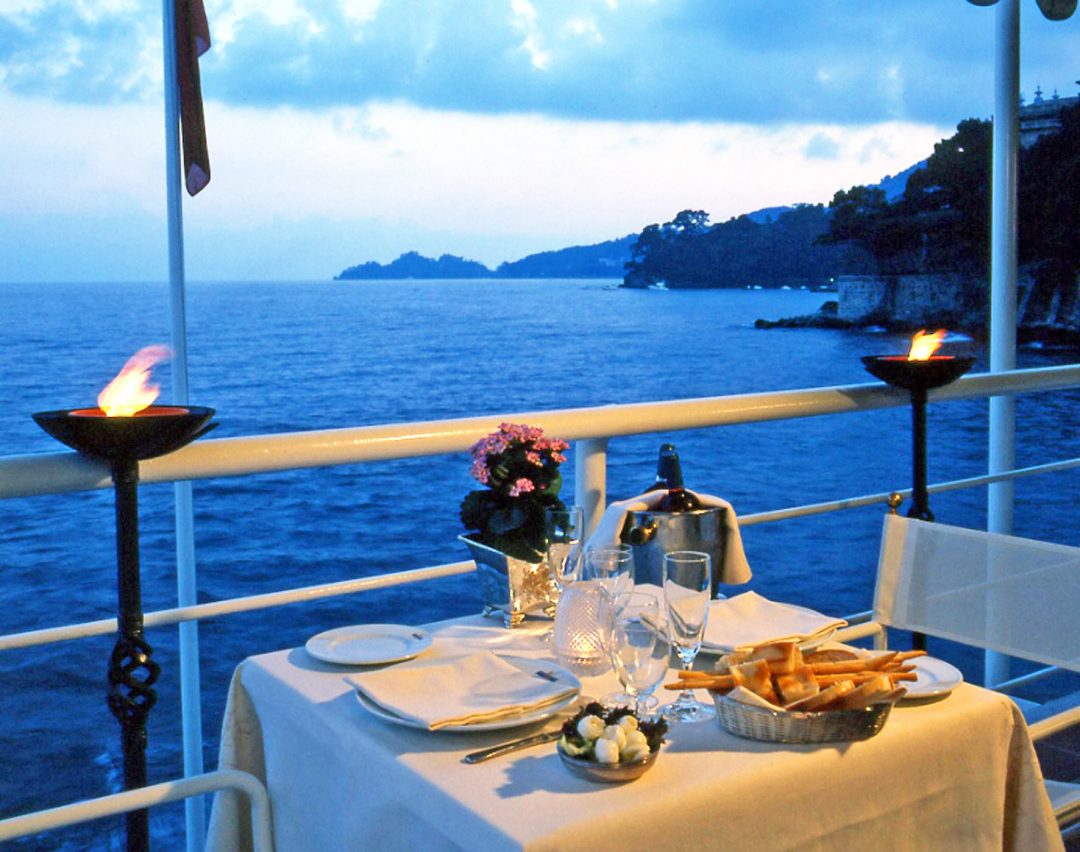 Un tavolo sul mare: i ristoranti a pelo d’acqua