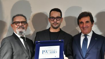 Il presidente Urbano Cairo con il vincitore Fabrizio Cotognini e il direttore di "Arte", Michele Bonuomo.