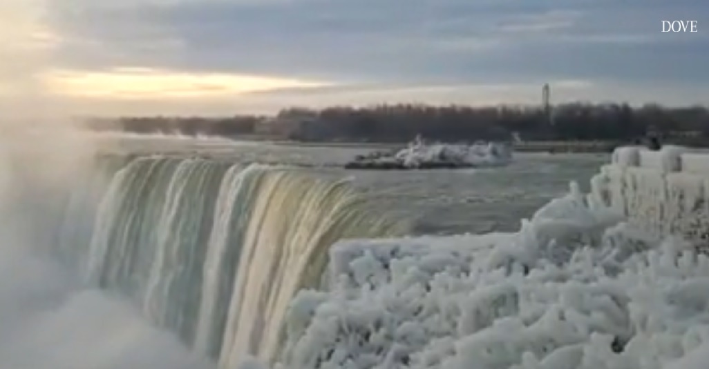 Le cascate del Niagara, ghiacciate