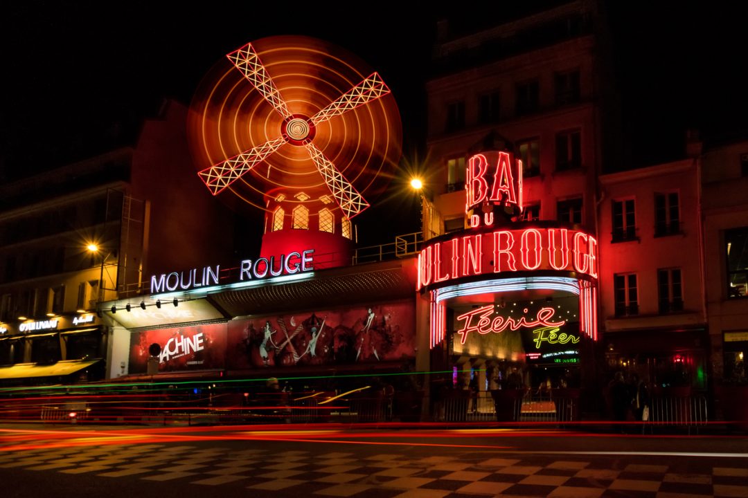 Spettacolo al Moulin Rouge (Parigi, Francia)