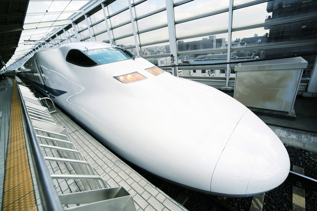  Il muso del treno super veloce Shinkansen (Stock)