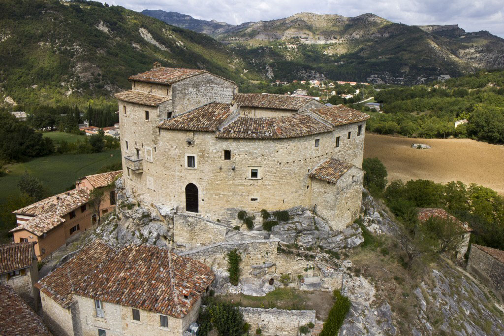 Castel di Luco, Marche