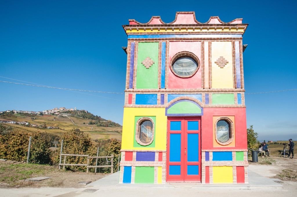 La Cappella del Barolo, di Sol Lewitt e David Tremlett, a la Morra (Cn).