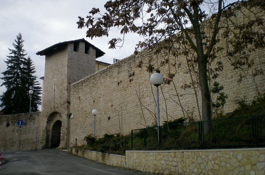 Abruzzo: Mura dell'Aquila
