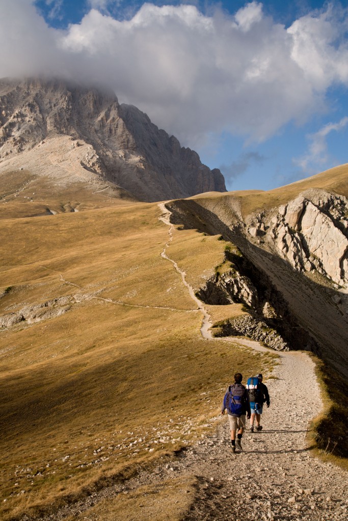 In marcia verso il Corno Grande, la cima più alta d'Abruzzo (iStock foto)