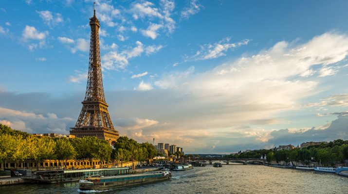 Foto Parigi: città multiculturale fra innovazione e tradizione