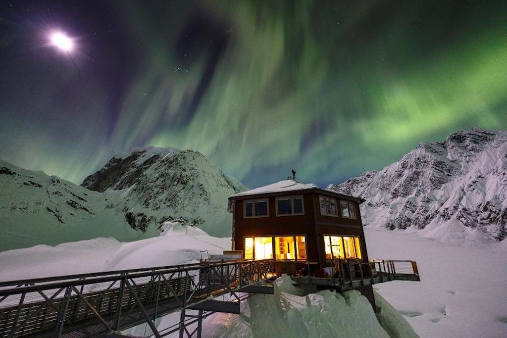 Lo chalet di lusso nel cuore dell’Alaska (con vista sulle aurore boreali)