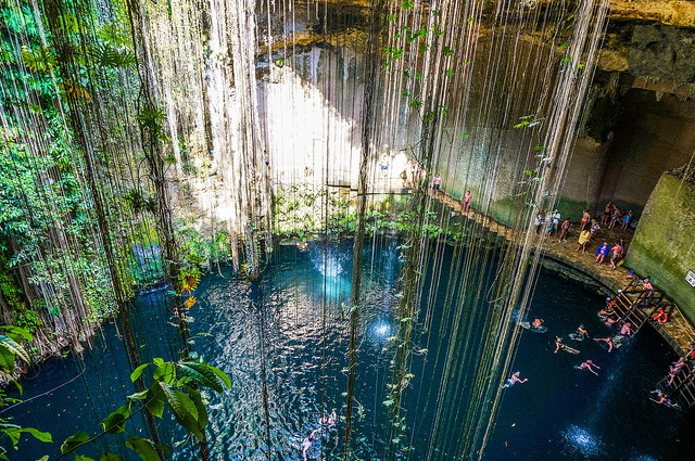 Un tuffo nelle limpide acque del Sacro Cenote Blu nello Yucatán