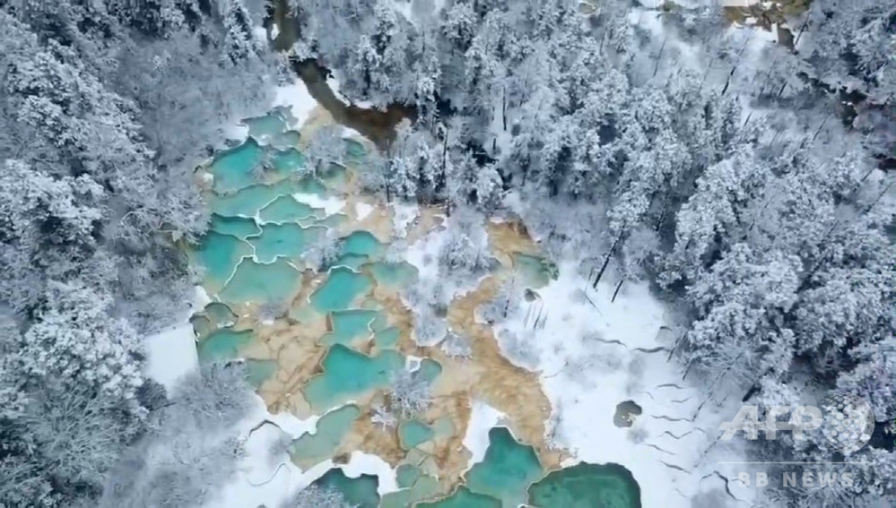 “Terra delle fate”: lo spettacolo delle piscine naturali di Huanglong