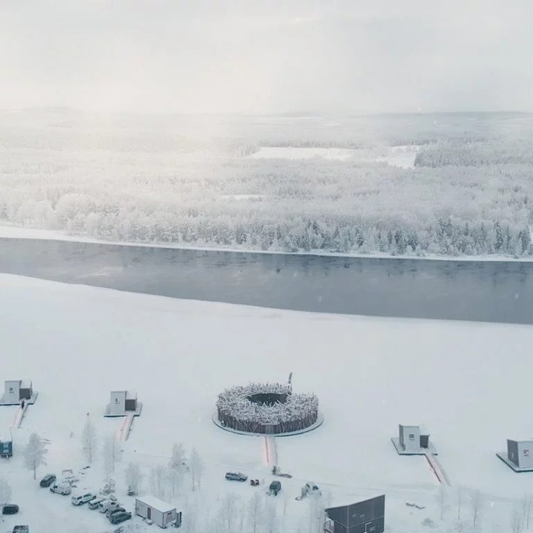 Lapponia: l’hotel galleggiante per ammirare l’aurora boreale, direttamente dal letto