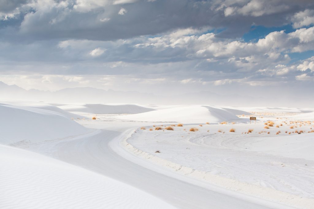 Lo spettacolare paesaggio lunare del White Sands National Park, il parco nazionale Usa nel New Mexico (ph. iStock).