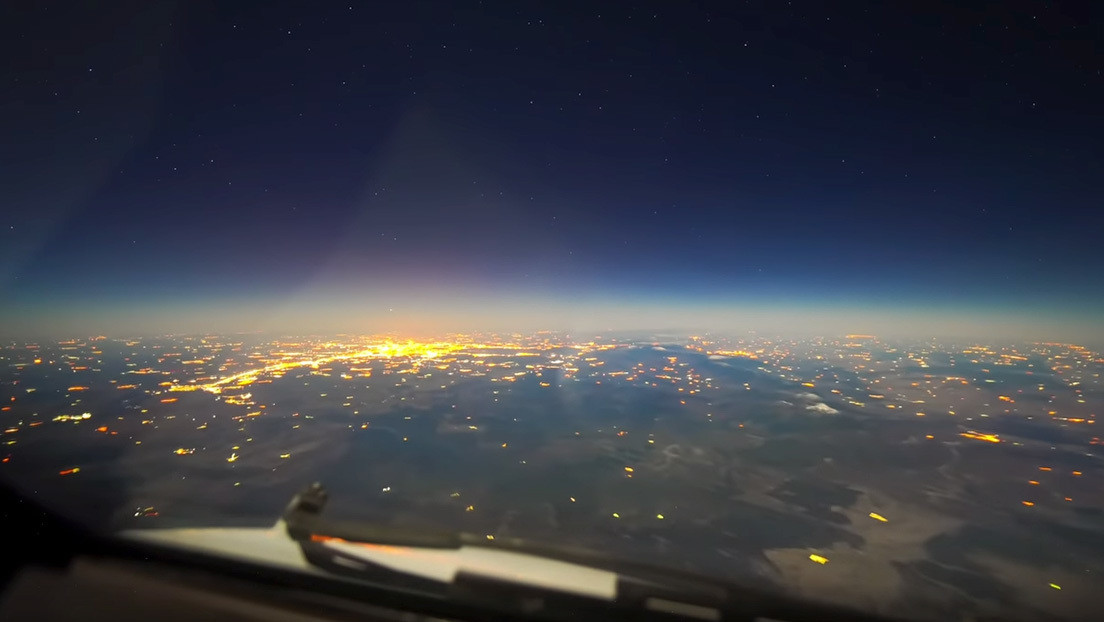 Il volo in aereo da Parigi a Buenos Aires, in una notte di luna piena
