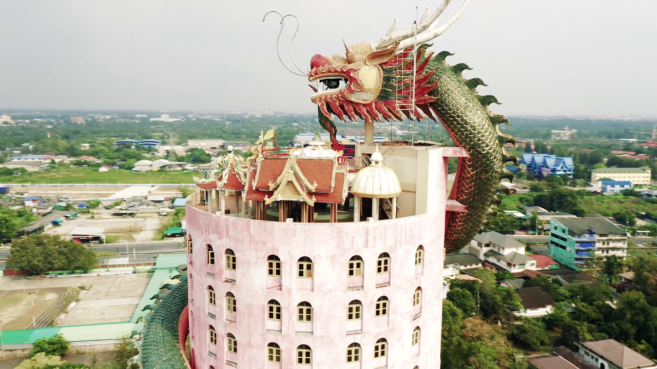 Thailandia: l’incredibile tempio avvolto da un drago spaventoso