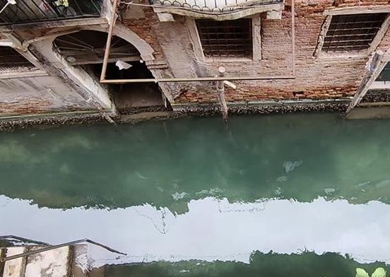#iorestoacasa: l’acqua dei canali di Venezia non è mai stata così limpida