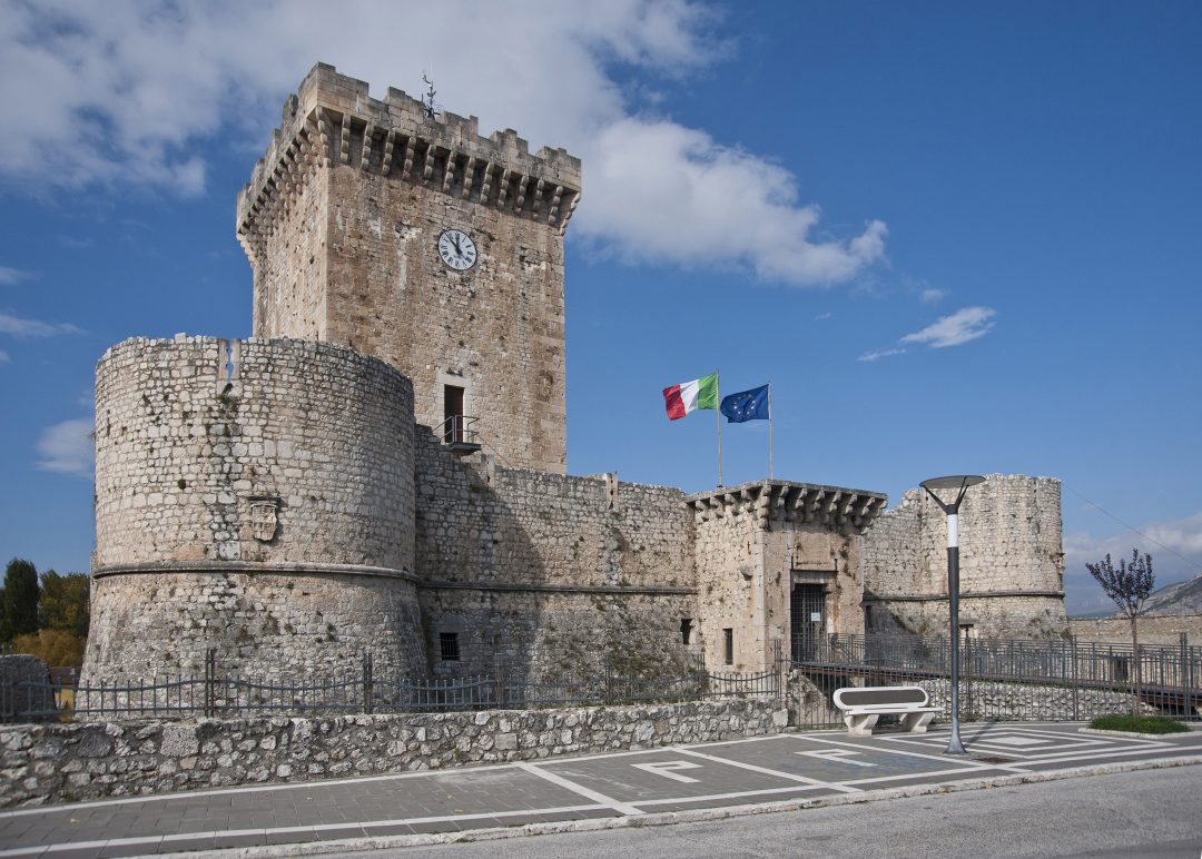 Castello Piccolomini di Ortucchio (Abruzzo)
