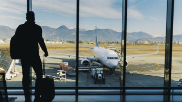 coronavirus voli aerei cosa cambia: autocertificazione, bagaglio e mascherina le nuove regole per volare