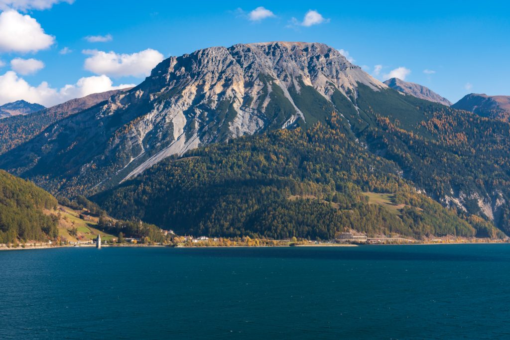 montagne intorno al lago di Resia Val Venosta