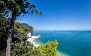 Le spiagge più belle delle Marche, da Gabicce al Conero, da Grottammare alla Riviera delle Palme