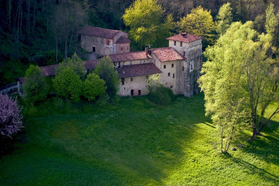 Il monastero di Torba lungo la Via Francisca del Lucomagno (Foto di Giorgio Majno, FAI)