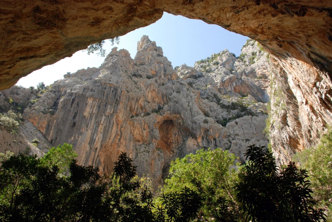 Canyon e orridi spettacolari in Italia: viaggio tra le gole nella roccia, da Nord a Sud