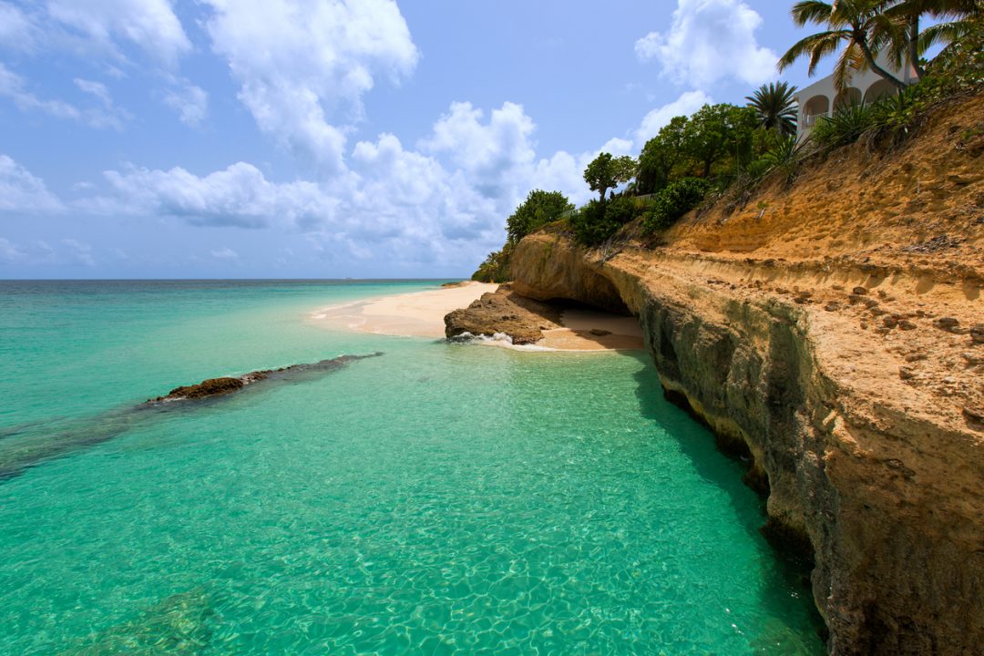 7° Anguilla, Caraibi