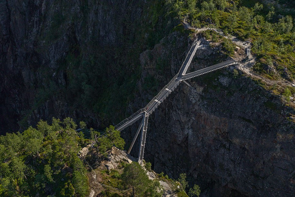 Norvegia: il nuovo ponte spettacolare sopra la cascata di Vøringsfossen