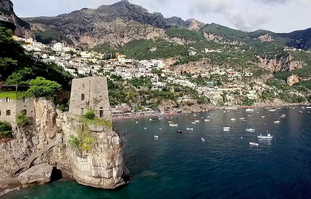Campania, sulle onde del mito: in barca a vela tra Capri e Sorrento