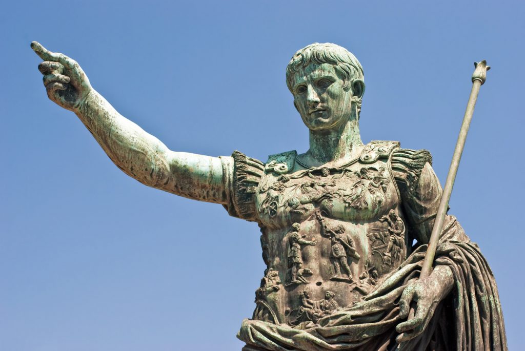 Statua di Augusto imperatore che istituì le feriae agugustus