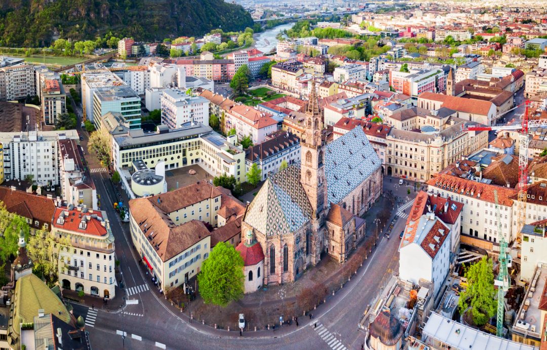 Il Bolzano Festival 2020 porta i concerti nelle piazze e nei cortili della città (ph. Istock)