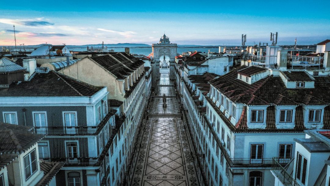 Veduta della Baixa di Lisbona con l’Arco da Rua Augusta sullo sfondo