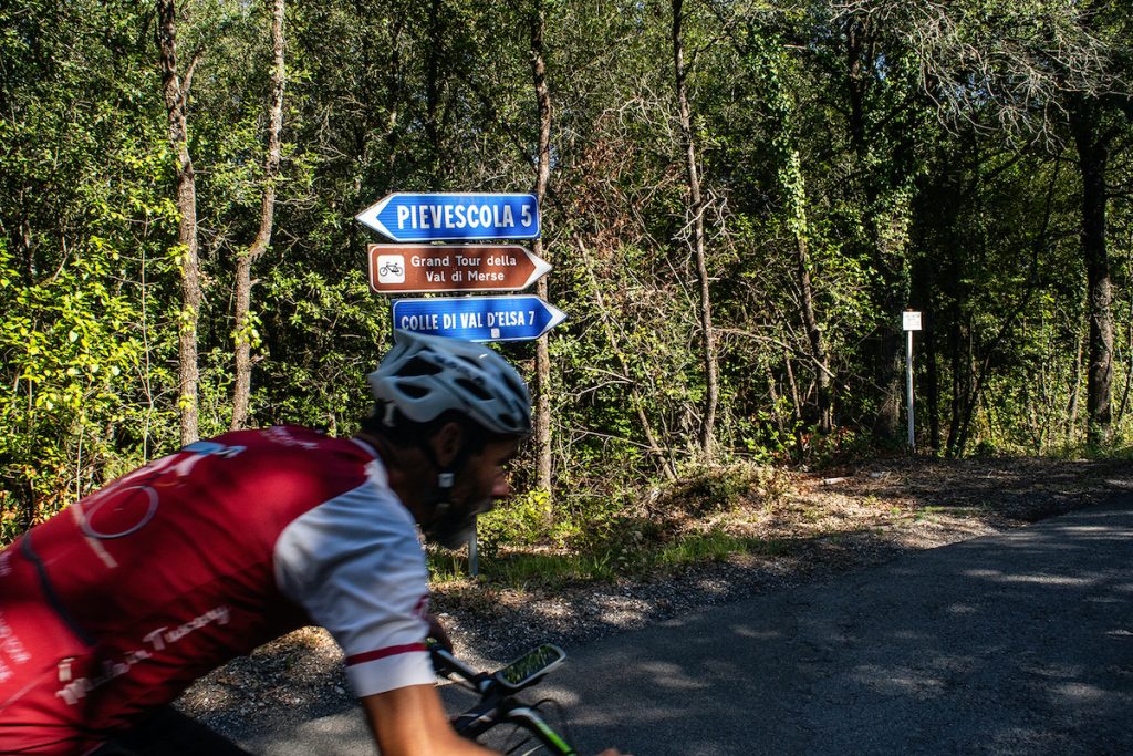 Grand Tour Val di Merse in Toscana primo percorso in Italia con segnaletica permanente per la sicurezza dei ciclisti