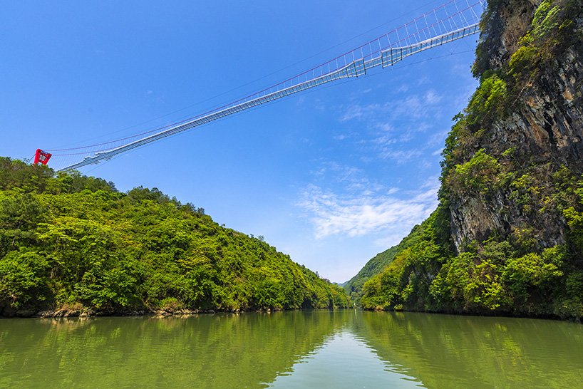 Cina: ecco il (nuovo) ponte di vetro sospeso più lungo del mondo