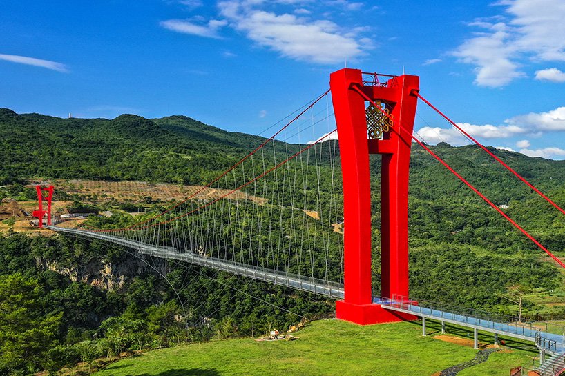 Cina: ecco il (nuovo) ponte di vetro sospeso più lungo del mondo