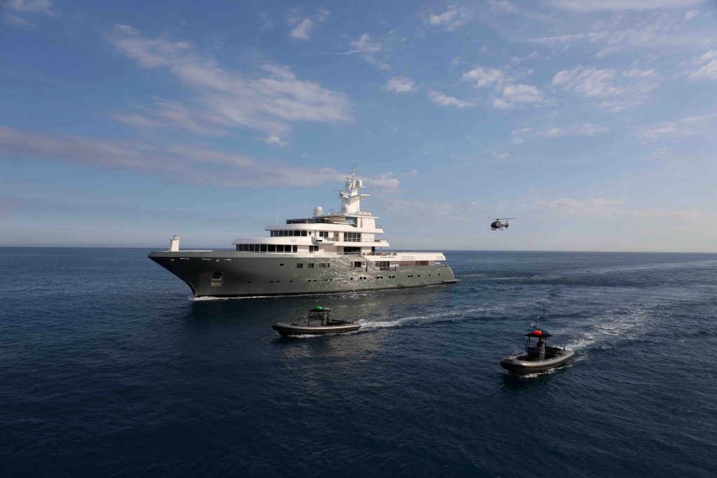 Planet Nine, il motor yacht explorer di 75 metri della flotta Admiral è il protagonista delle riprese in Italia di Tenet