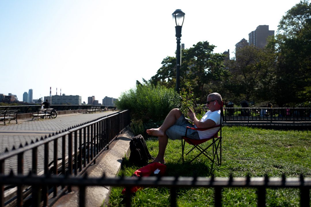 Caffè, jogging, treni, mercatini: la vita quotidiana a New York dopo il lockdown