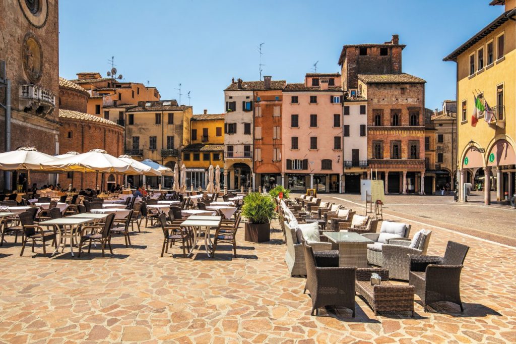 piazza delle erbe mantova