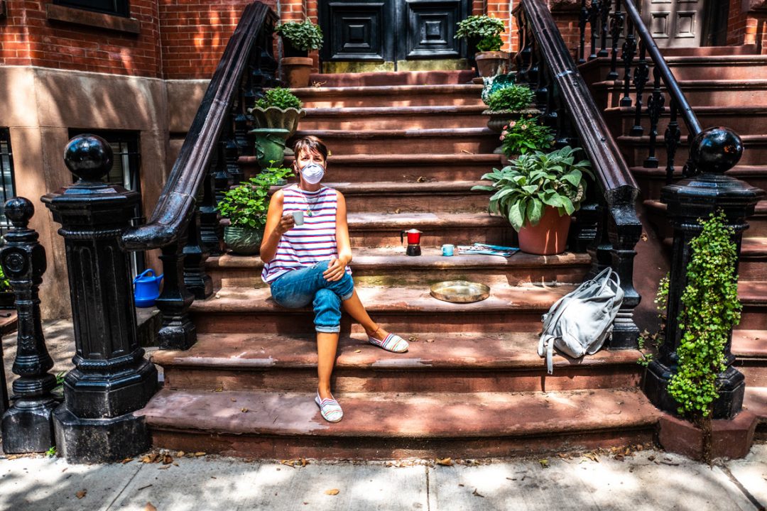 Caffè, jogging, treni, mercatini: la vita quotidiana a New York dopo il lockdown