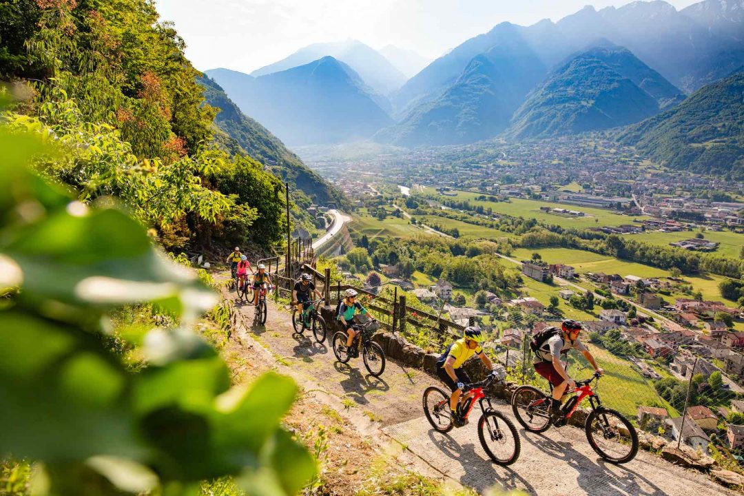 Nel weekend del 19-20 settembre, il Valtellina E-bike Festival porta a scoprire le montagne della provincia di Sondrio sui pedali (foto di Ezequiel Urrets)