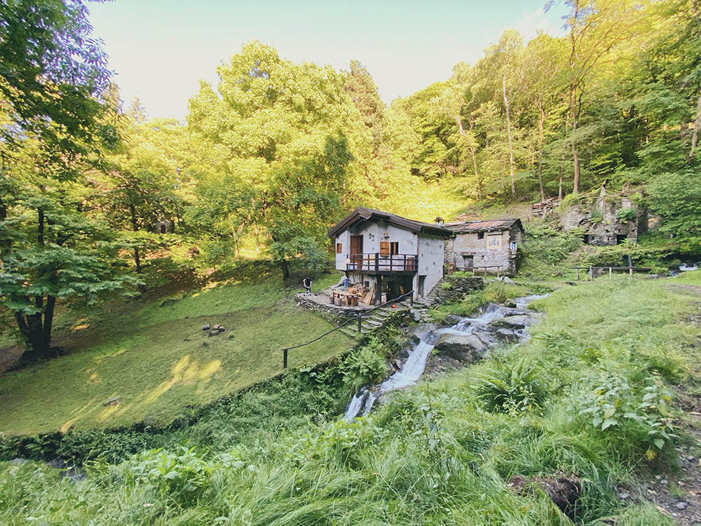 Una casa ecologica vicino a Lago di Como, in Lombardia 