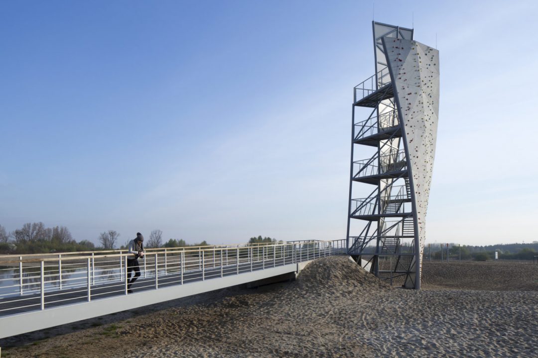 La torre sul quartiere post industriale di Varsavia, Polonia