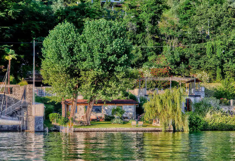 Una casetta “naturale” sul Lago di Como, in Lombardia 