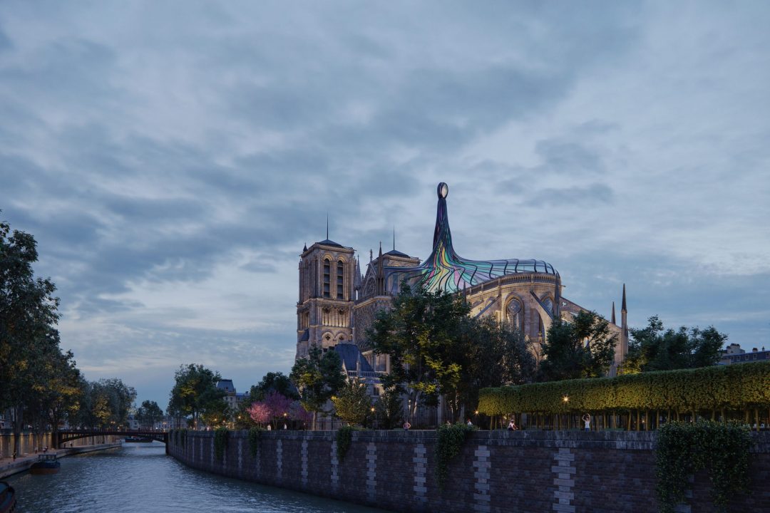 Un tetto di vetro colorato: l’idea per il restauro della cattedrale di Notre-Dame a Parigi