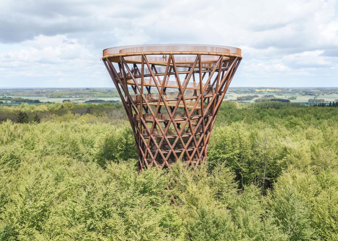 La torre a spirale sopra gli alberi, Danimarca