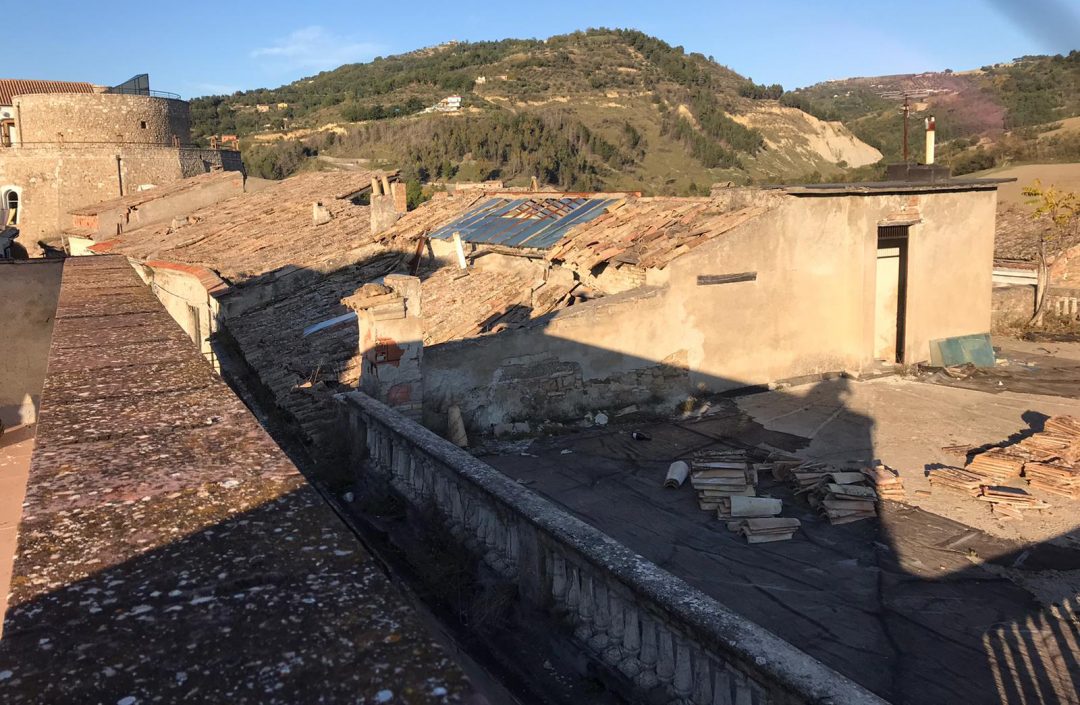 Nelle case di Apice, borgo fantasma 40 anni dopo il terremoto in Irpinia