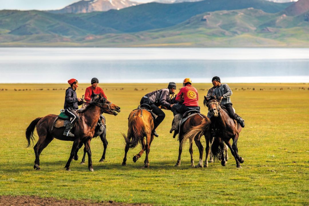 Kirghizistan: on the road tra storie e paesaggi, nell’immensa natura del cuore dell’Asia