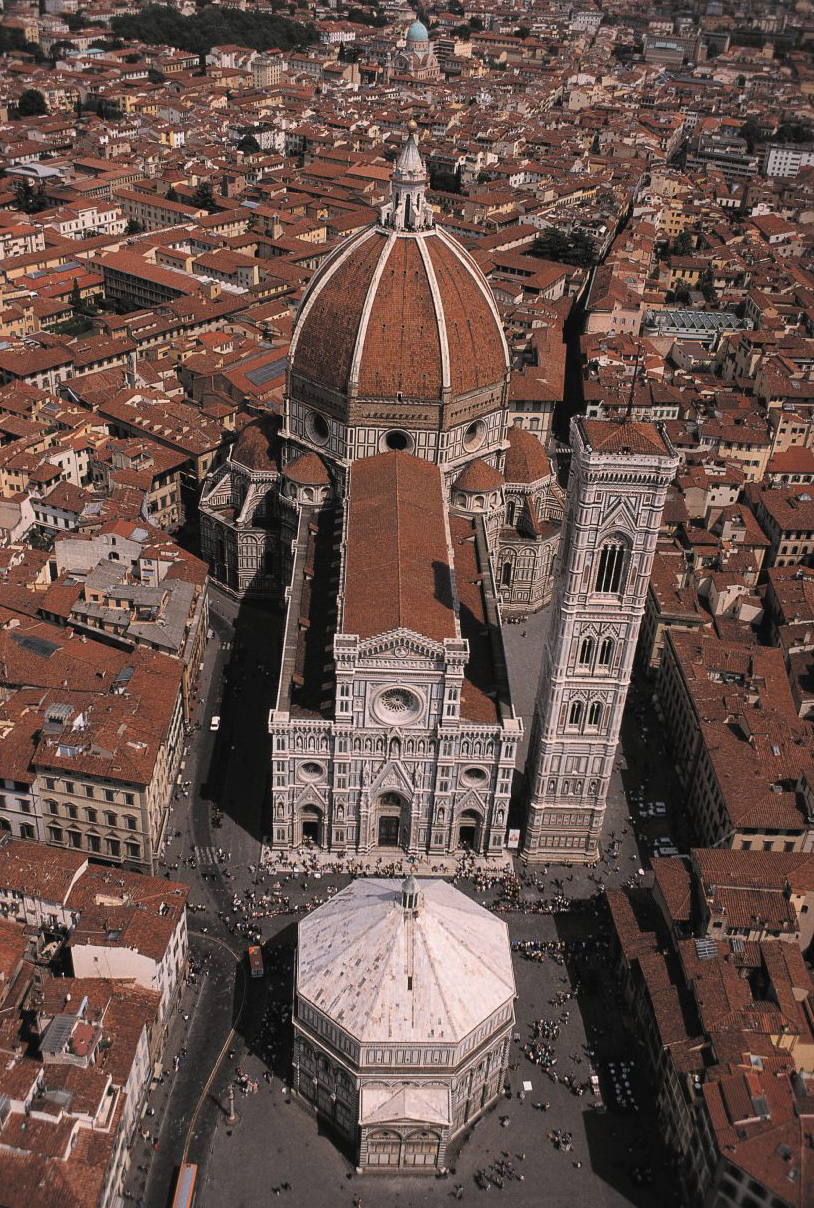Italia dall’alto: le più belle foto, tra borghi, castelli e piazze monumentali
