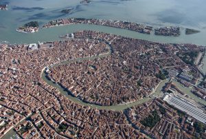 Italia dall'alto: le più belle foto, tra borghi, castelli e piazze monumentali